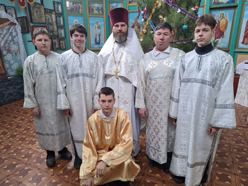 Настоятель и пономари